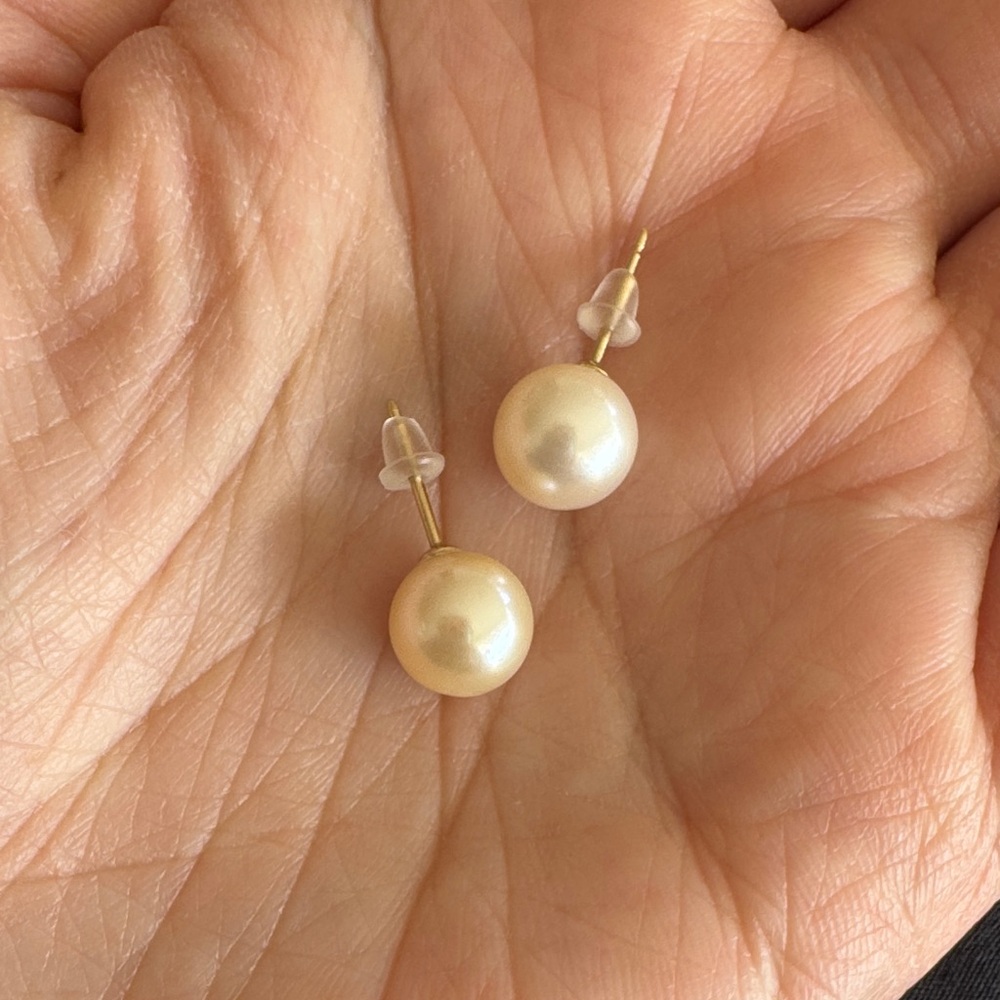 Pearl & 14 karat yellow gold Stud Earrings - Timeless Women’s Jewelry - Picture 4 of 6